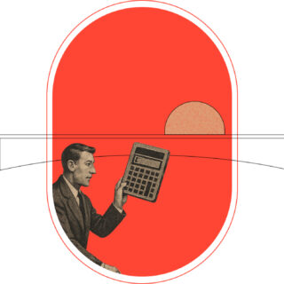 赤い楕円と半円の太陽を背景に、大きな電卓を持った男が橋の輪郭の下に立っている。.