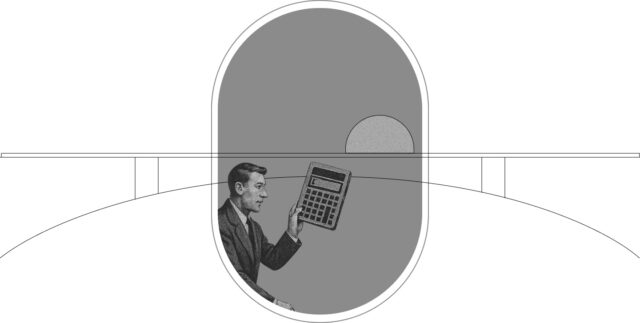 大きな電卓を持ったスーツ姿の男が、頭上に橋が架かるトンネル内に映し出される。.